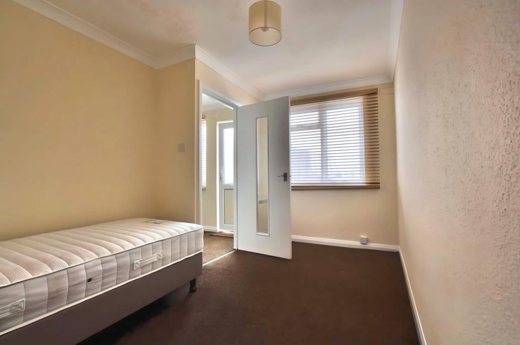 Lot: 149 - BLOCK OF APARTMENTS FOR INVESTMENT - Bedroom